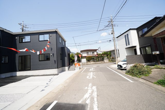 新築　太田市浜町1期　１号棟の前面道路含む現地写真|現地写真　東側接道幅員　北側接道幅員		
