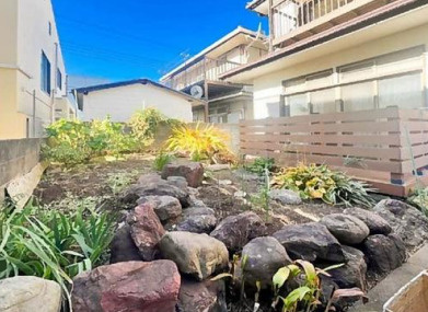 茅ヶ崎市萩園　中古戸建の庭|デッキとお庭で趣味の時間のお楽しみいただけます☆