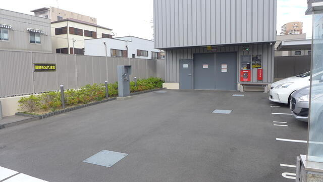 アルファステイツ浜松駅西の駐車場