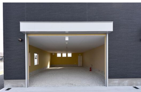 湖南市夏見の店舗事務所の外観