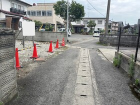西条市朔日市559-1　売土地の前面道路含む現地写真