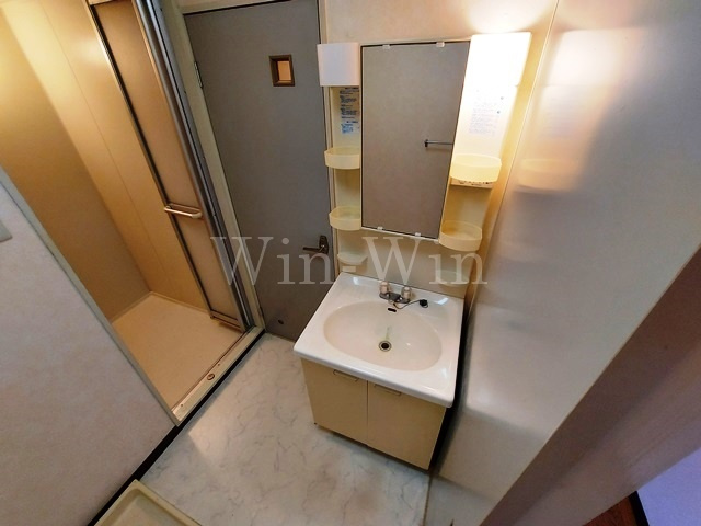 野田マンションの独立洗面台