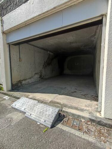 北条６丁目　中古一戸建ての駐車場|ビルドインガレージ
■物件内覧・資金計画相談・住宅ローン相談、リフォーム相談、お問合せ受付中■
※当日・翌日のご内覧、ご相談はお電話でのお問合せがスムーズです！