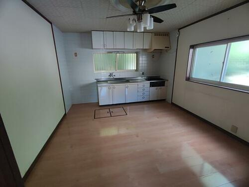 北条６丁目　中古一戸建ての居間・リビング|LDK9帖
■物件内覧・資金計画相談・住宅ローン相談、リフォーム相談、お問合せ受付中■
※当日・翌日のご内覧、ご相談はお電話でのお問合せがスムーズです！