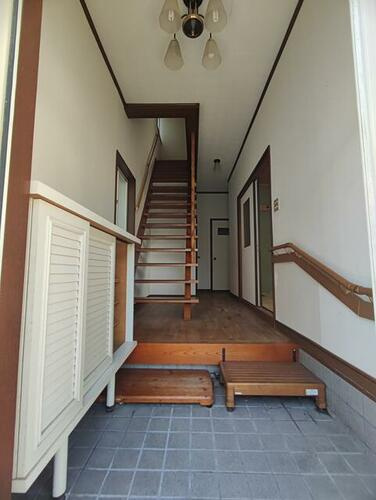 北条６丁目　中古一戸建ての玄関|玄関　シューズボックス付き
■物件内覧・資金計画相談・住宅ローン相談、リフォーム相談、お問合せ受付中■
※当日・翌日のご内覧、ご相談はお電話でのお問合せがスムーズです！