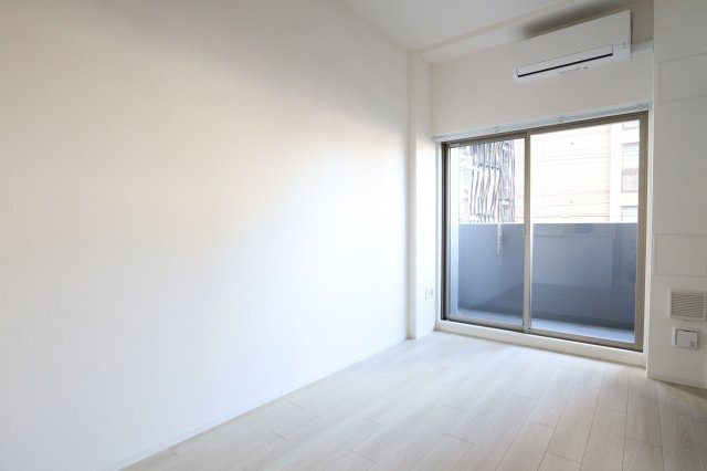 セレニテ江坂グランデの居間・リビング