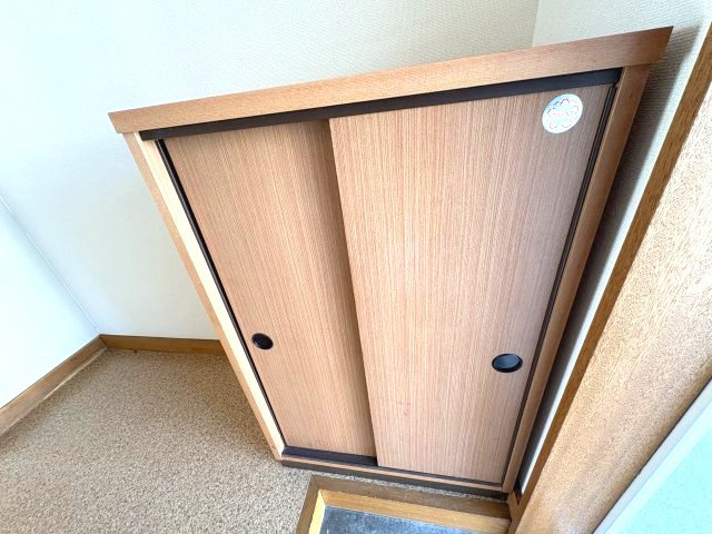 しろがねハイツの玄関