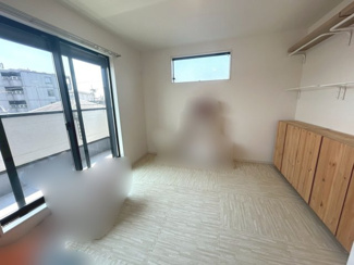 【子供部屋】 | 右京区西京極南方町 | 東向きのバルコニーのある約5.5帖の洋室