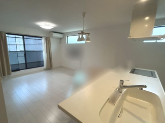 【居間・リビング】 | 右京区西京極南方町 | 白基調の室内は広々！！