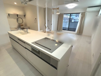 【キッチン】 | 右京区西京極南方町 | アイランドキッチンはIHコンロでスッキリ