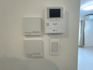 【設備】 | 右京区西京極南方町 | モニターホンや床暖房のスイッチはまとめてスッキリ