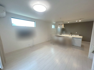 【居間・リビング】 | 右京区西京極南方町 | LDKには4ヶ所床暖房完備！