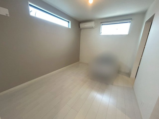 【寝室】 | 右京区西京極南方町 | 約7帖の洋室は大型のウォークインクローゼット付♪