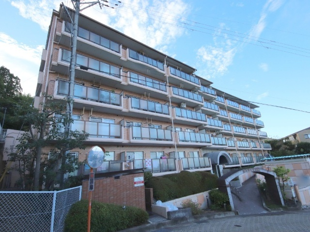 フローラル生駒の外観