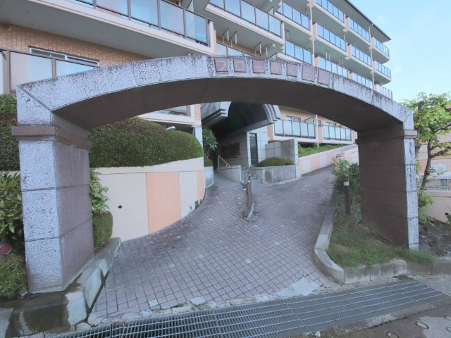 フローラル生駒のエントランス