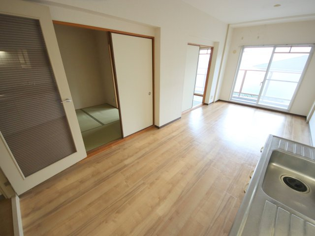 フローラル生駒の居間・リビング