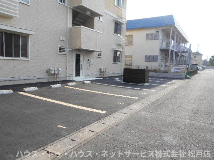 アルカンシェルの駐車場