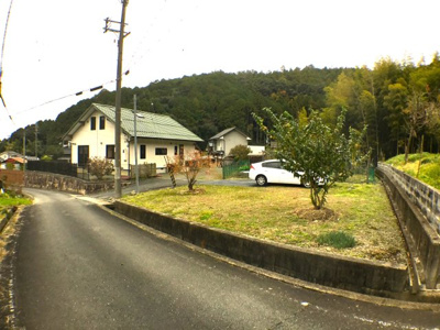 【前面道路含む現地写真】 | 稲塚中古住宅