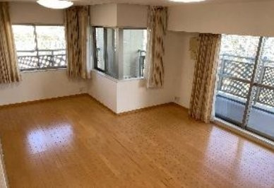 くずはタワーシティT棟の居間・リビング|リビング10.5帖　角部屋　南向き
■物件内覧・資金計画相談・住宅ローン相談、リフォーム相談、お問合せ受付中■
※当日・翌日のご内覧、ご相談はお電話でのお問合せがスムーズです！