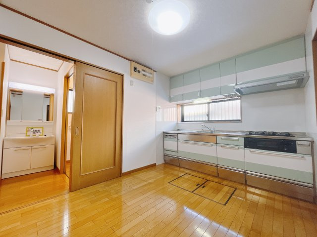 【中古戸建】熊谷市円光の居間・リビング|■キッチン