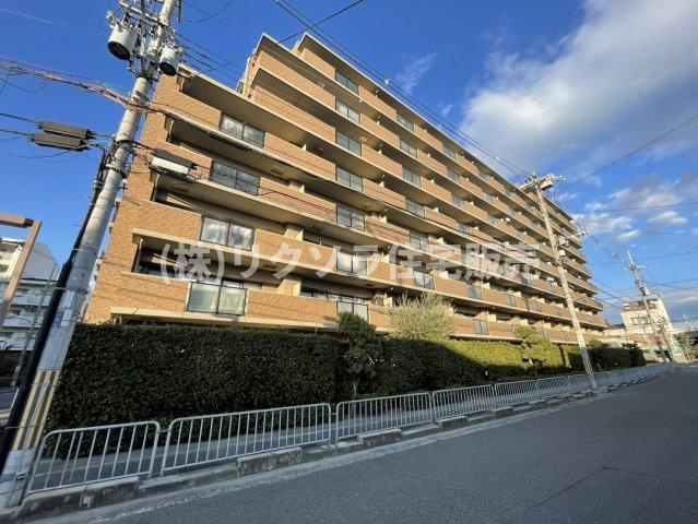 ライオンズマンション寝屋川の外観|新しい生活にいかがでしょうか？外観はお住まいの顔になります。こだわりたいポイントですね。水回りリフォームやリノベーションも承ってます。
■現地見学・資金計画相談・住宅ローン相談もお問合せ受付中■