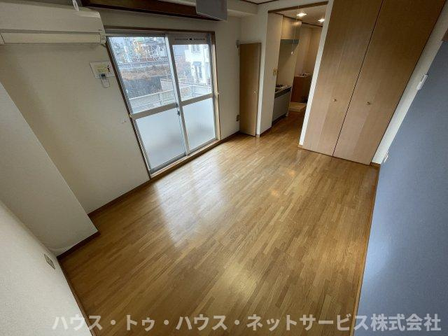 メールオフィスＳＫビルの居間・リビング