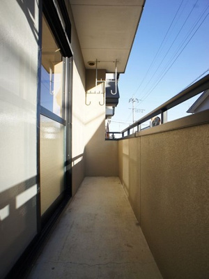 【バルコニー】 | アレストカネコ1棟 | 日当たり良好！お洗濯物がたくさん干せます♪