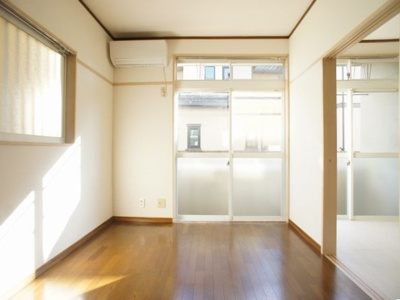 【居間・リビング】 | アレストカネコ1棟 | 快適に過ごせるエアコンが付いています♪