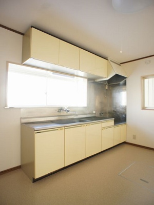 【キッチン】 | アレストカネコ1棟 | 便利な吊戸棚が付いています♪