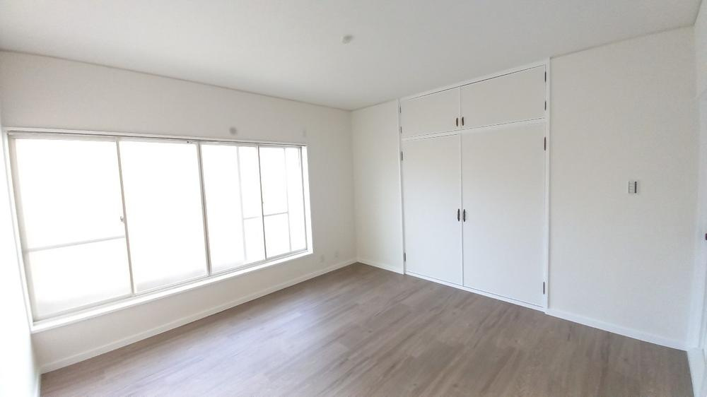 岡山5丁目　中古一戸建ての洋室|洋室8.0帖　バルコニー
■物件内覧・資金計画相談・住宅ローン相談、リフォーム相談、お問合せ受付中■
※当日・翌日のご内覧、ご相談はお電話でのお問合せがスムーズです！