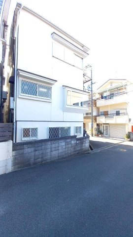 岡山5丁目　中古一戸建ての前面道路含む現地写真|前面道路含む現地写真
■物件内覧・資金計画相談・住宅ローン相談、リフォーム相談、お問合せ受付中■
※当日・翌日のご内覧、ご相談はお電話でのお問合せがスムーズです！