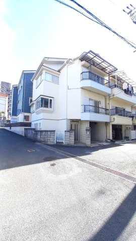 岡山5丁目　中古一戸建ての前面道路含む現地写真|前面道路含む現地写真
■物件内覧・資金計画相談・住宅ローン相談、リフォーム相談、お問合せ受付中■
※当日・翌日のご内覧、ご相談はお電話でのお問合せがスムーズです！