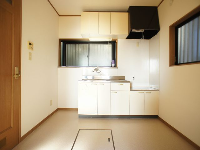 【キッチン】 | カーサ・アップル | 便利な吊戸棚が付いています♪
