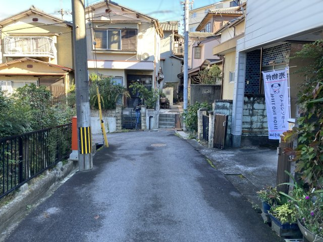 大津市朝日が丘の前面道路含む現地写真