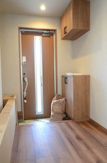 【玄関】 | 綾瀬市大上8丁目　新築戸建て　全4棟【仲介手数料無料】
