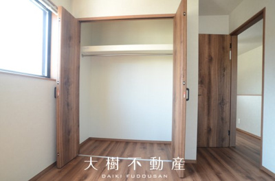 【洋室】 | 綾瀬市大上8丁目　新築戸建て　全4棟【仲介手数料無料】 | 2階　洋室2（5.25帖）クローゼット