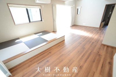 【居間・リビング】 | 綾瀬市大上8丁目　新築戸建て　全4棟【仲介手数料無料】 | 宅地建物取引士による不動産のご説明・現地のご案内、住宅金融普及協会住宅ローンアドバイザーが住宅ローンのアドバイスから融資実行までのお手伝いをしっかりサポートします♪