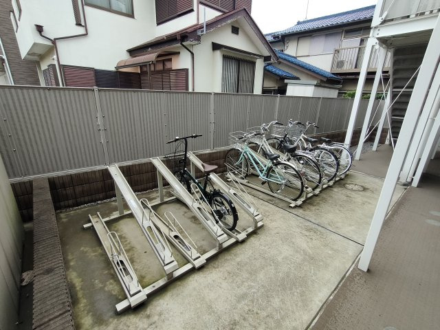 リブリ・ピーノ岩槻の駐車場|自転車置き場