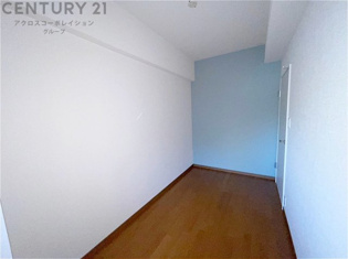 リラックスできるプライベート空間で、快適な睡眠をサポート。個人の好みに合わせたインテリアや寝具で心地良さを追求。プライベートな時間を過ごし、リフレッシュする場所におすすめです。
