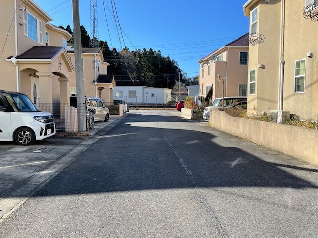 【前面道路含む現地写真】 | 成田市寺台　中古戸建て | 前面道路写真