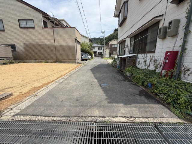 鳥取市湯所町１丁目土地の前面道路含む現地写真