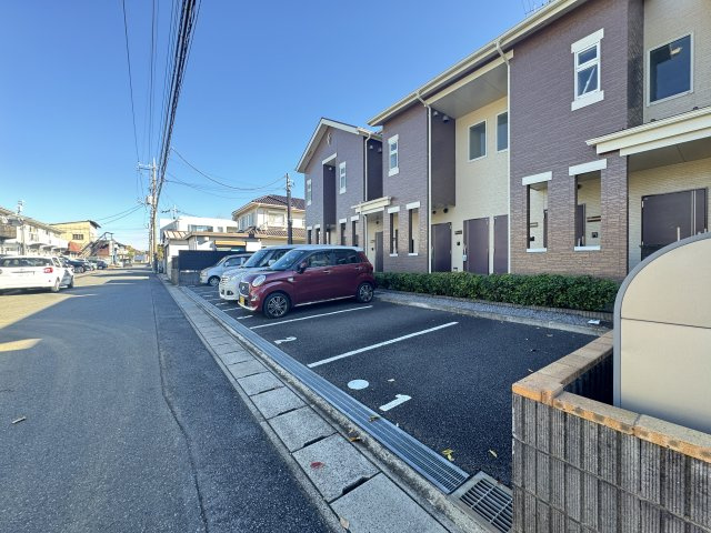 ヴェルシティヒルズの駐車場