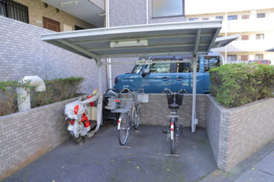 【駐輪場】 | ライオンズマンション本厚木第２ | マンションの駐輪場は、事前に空きがあるか確認を取ると安心です。せっかく入居したのに駐輪スペースがない！なんてことになったら大変ですよね。そこで、内見時や購入前にはまず事前に確認しておくと良いでしょう。