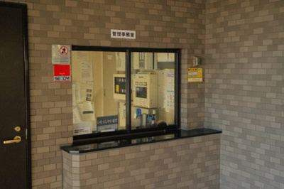 【受付】 | ライオンズマンション本厚木第２ | 受付はマンションコンシェルジュがいる場合もあれば、管理人が滞在する小部屋を総称して呼ぶことがあります。主にエントランスに設置されていることから、防犯面でも期待ができます。防犯設備がない場合はより安心！