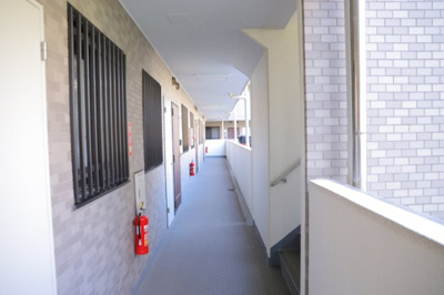 【その他共用部分】 | ライオンズマンション本厚木第２ | 共有部分は、住民なら誰もが使える設備のこと。例えば駐車場やエレベーター、インターネット設備、セキュリティ設備などがあります。他にも、マンションの廊下・外部階段やエントランス・ゴミ置き場などがあります。