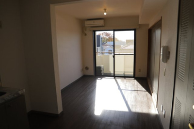 【ダイニング】 | ライオンズマンション本厚木第２ | ダイニングは、食事や家族の団らんスペースとしてだけではなく、ほかの用途としても使用することができます。ダイニングテーブルを置き、食事のためのスペースを作ることでリビングとの差別化を図ることができます。