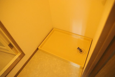 【ランドリースペース】 | ライオンズマンション本厚木第２ | ランドリースペースも気になります。洗濯機置場があり「洗う、干す、取り込む、アイロンがけ、たたむ」など、洗濯に関する家事をするための空間です。広さや収納など付帯設備も含めて、詳細は現地でご確認ください。