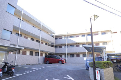 【構造・工法・仕様】 | ライオンズマンション本厚木第２ | ＲＣ造、Reinforced Concreteは直訳すると補強されたコンクリートです。主に柱や梁・床・壁が鉄筋とコンクリートで構成おり、鉄筋を組んだ型枠にコンクリートを流し込んで固めたものを指します。