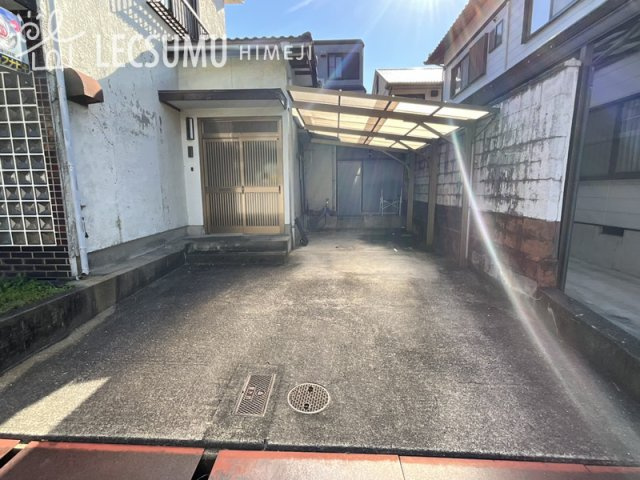 姫路市菅生台/中古戸建の駐車場