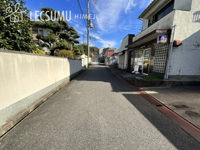 姫路市菅生台/中古戸建の前面道路含む現地写真